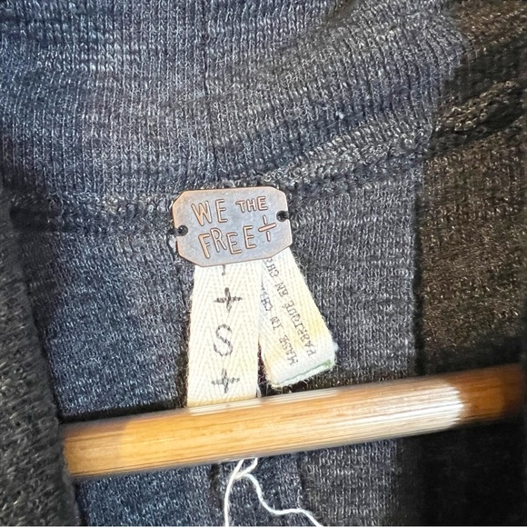 Free People We The Free Charcoal Gray Split Back Turtleneck Sweater S Cozy Comfy - Picture 3 of 5